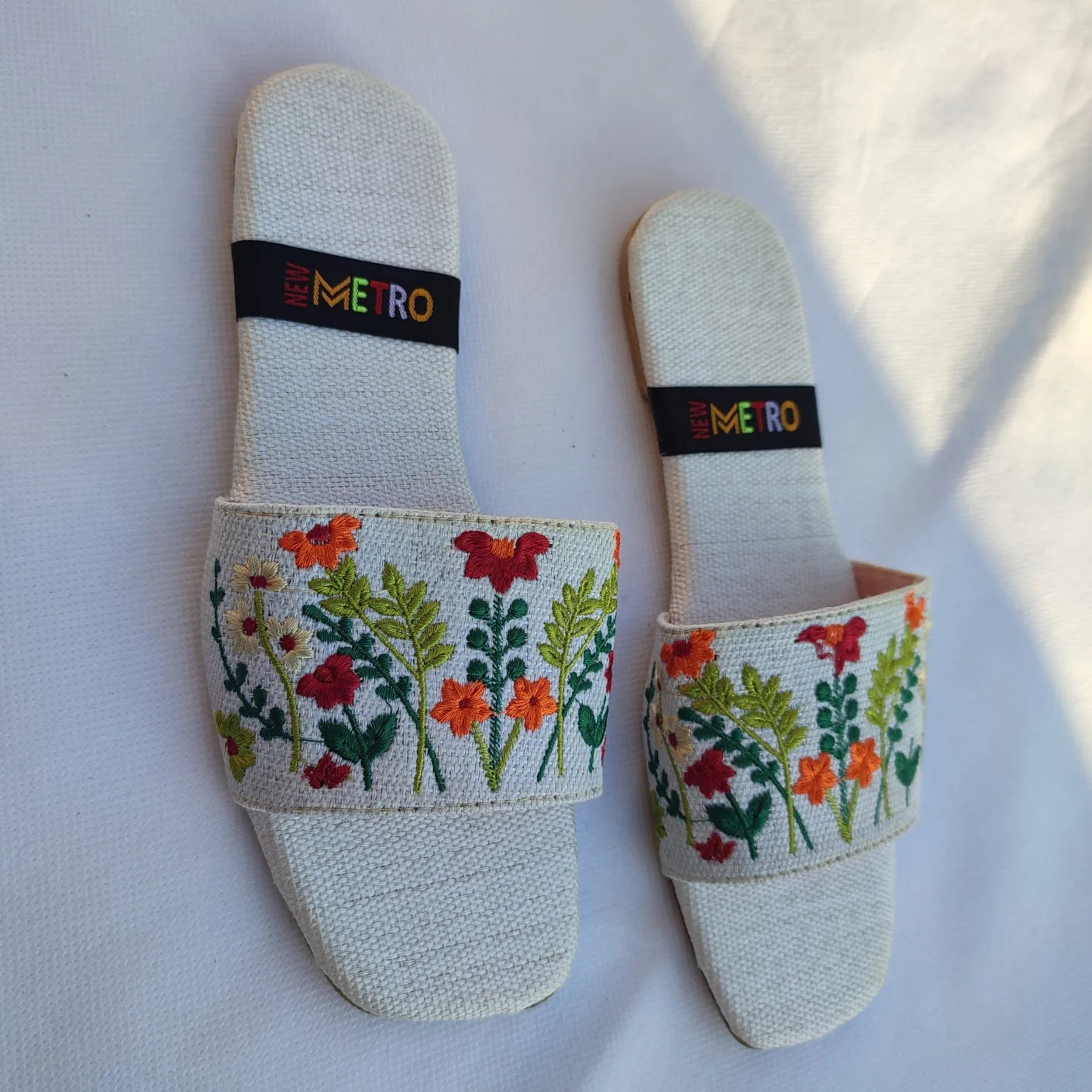 MM36-HAND EMBOIDERED SLIDES (WHITE)