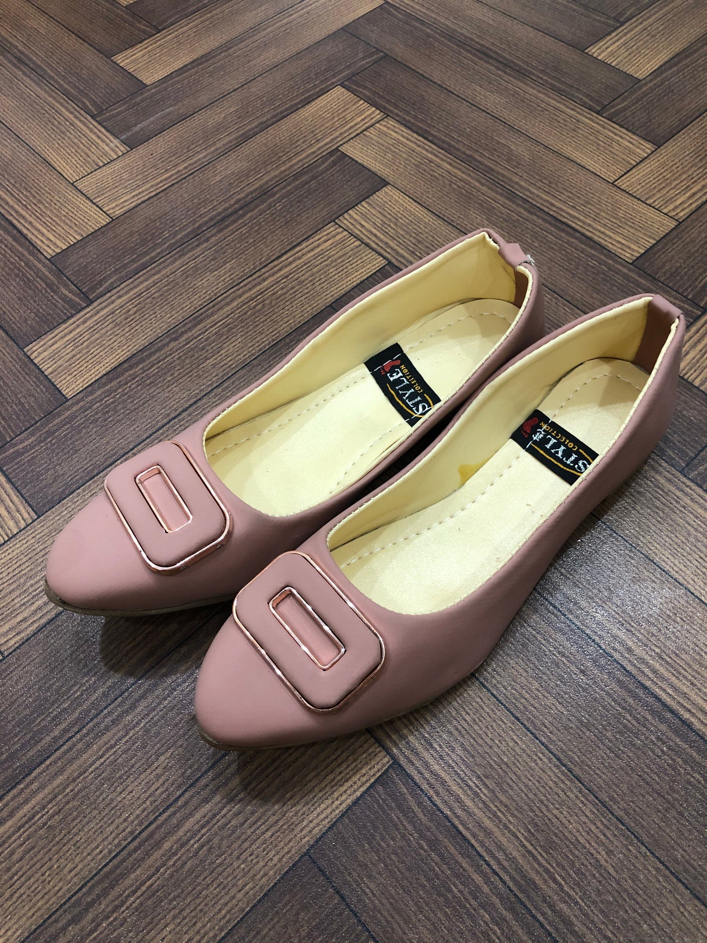MM899 - POSH PUMPS
