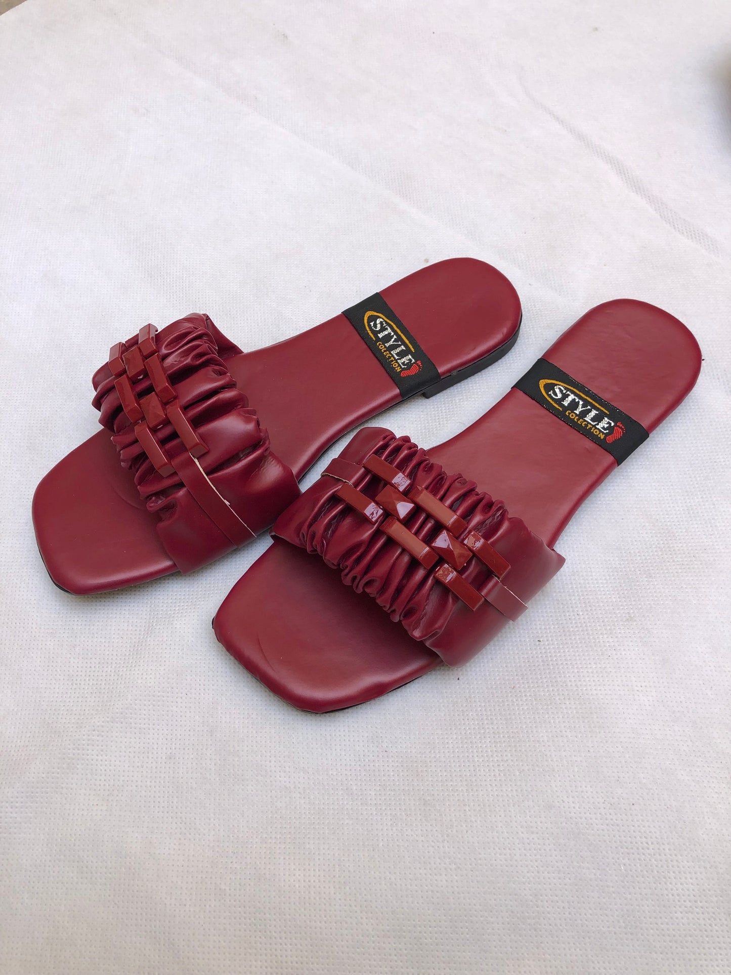 MM256-CASUAL SLIDES